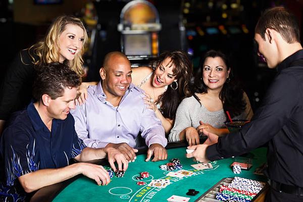 Reviewing Game Features and Player Options at an online casino Singapore